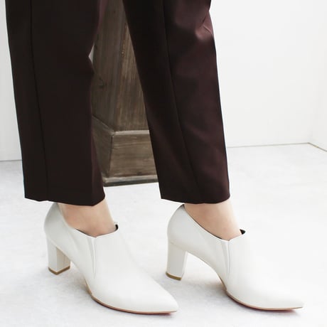 オールウェザーポインテッドヒールブーティ/All weather pointed heel booties L0080 (OFF WHITE）