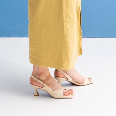 スクエアトゥバックストラップトングサンダル/Square toe back strap tong sandals L0238 (IVORY）