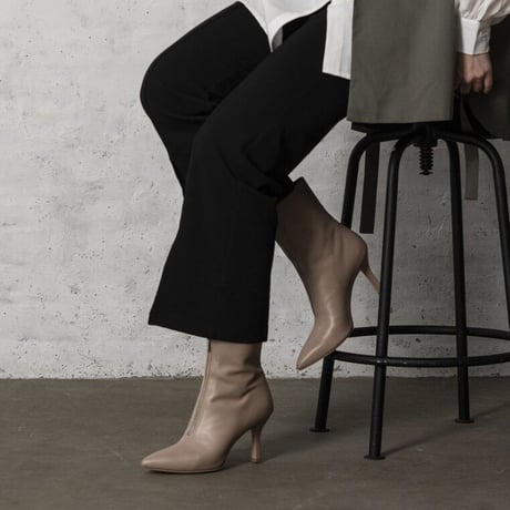 ポインテッドフロントジップショートブーツ/ Pointed front zip short boots L0246（BEIGE）