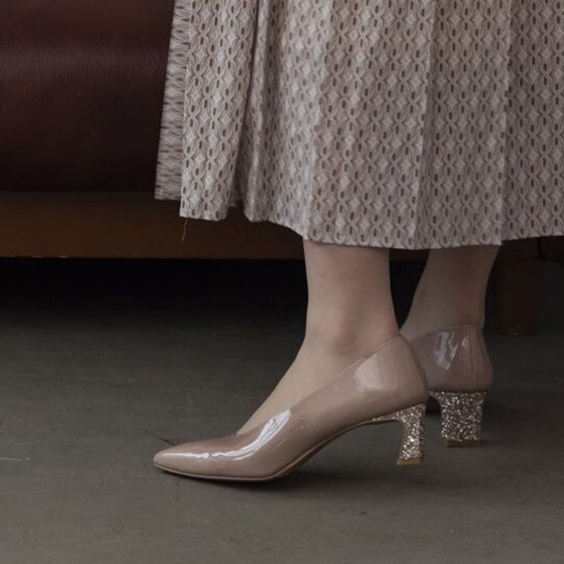 ポインテットトゥ グリッターヒール エナメルパンプス / Pointed-toe