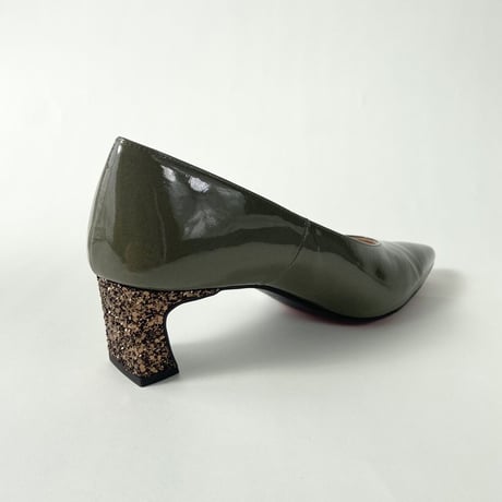 ポインテットトゥ グリッターヒール エナメルパンプス / Pointed-toe glitter heel enamel pumps L0244 (KHAKI/E）
