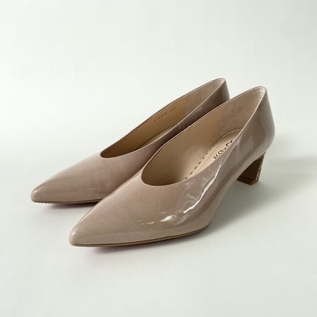 ポインテットトゥ グリッターヒール エナメルパンプス / Pointed-toe glitter heel enamel pumps L0244 (P.BEIGE/E）