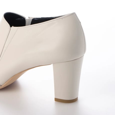 オールウェザーポインテッドヒールブーティ/All weather pointed heel booties L0080 (OFF WHITE）