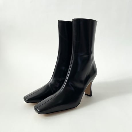 スリムスクエアセンターシームデザインショートブーツ/Slim square center seam design short boots L0245 （BLACK）