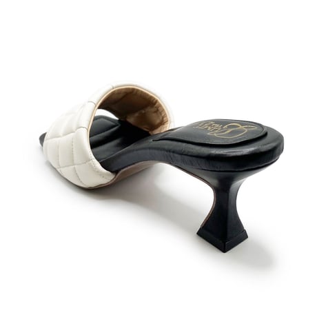 スクエアトゥキルティングミュールサンダル/Square to quilted mule sandals L0227 (IVORY）