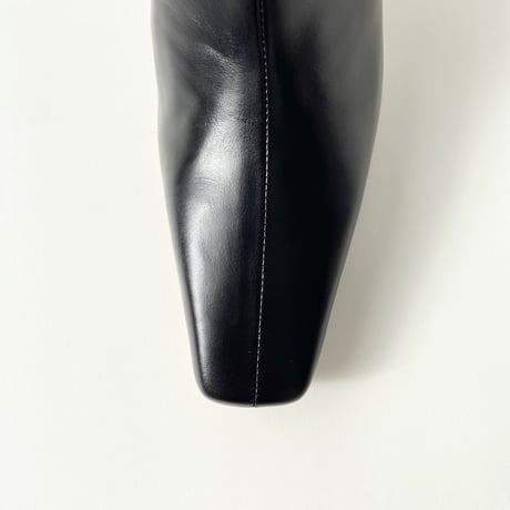 スリムスクエアセンターシームデザインショートブーツ/Slim square center seam design short boots L0245 （BLACK）