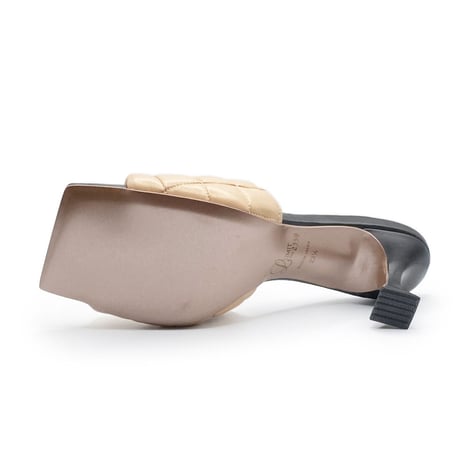 スクエアトゥキルティングミュールサンダル/Square to quilted mule sandals L0227 (BEIGE）