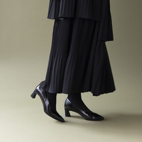 ポインテットトゥ グリッターヒール エナメルパンプス / Pointed-toe glitter heel enamel pumps L0244 (BLACK/E）