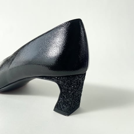 ポインテットトゥ グリッターヒール エナメルパンプス / Pointed-toe glitter heel enamel pumps L0244 (BLACK/E）
