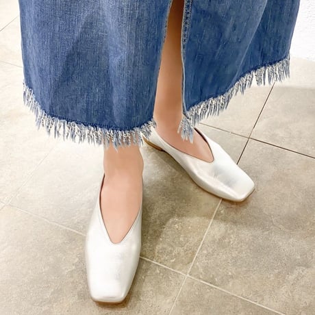 スクエアVカットフラットシューズ / Square v-cut flat shoes L0205（SILVER）