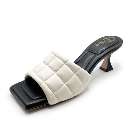 スクエアトゥキルティングミュールサンダル/Square to quilted mule sandals L0227 (IVORY）