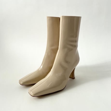 スリムスクエアセンターシームデザインショートブーツ/Slim square center seam design short boots L0245 （BEIGE）