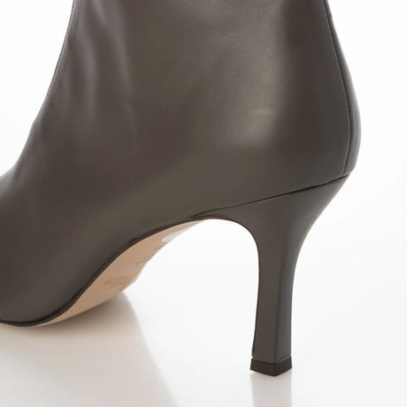 ポインテッドフロントジップショートブーツ/ Pointed front zip short boots L0246（GREIGE）