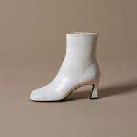 スクエアトゥルイヒールミドルブーツ/Square toe louis heel middle boots L0231（OFF WHITE）