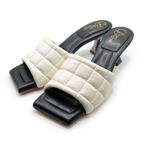 スクエアトゥキルティングミュールサンダル/Square to quilted mule sandals L0227 (IVORY）