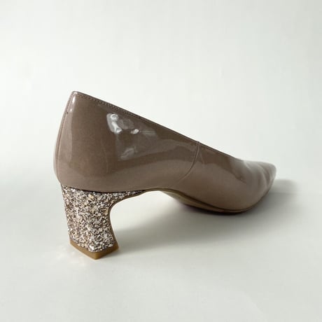 ポインテットトゥ グリッターヒール エナメルパンプス / Pointed-toe glitter heel enamel pumps L0244 (P.BEIGE/E）