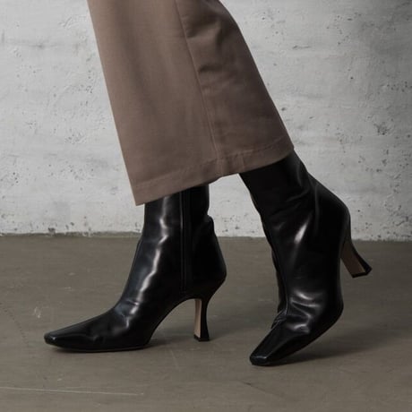 スリムスクエアセンターシームデザインショートブーツ/Slim square center seam design short boots L0245 （BLACK）
