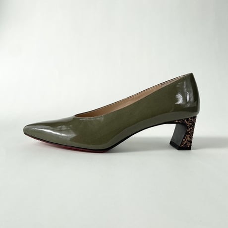 ポインテットトゥ グリッターヒール エナメルパンプス / Pointed-toe glitter heel enamel pumps L0244 (KHAKI/E）