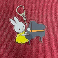 【🎶ピアノの日🎹】アクリルキーホルダー 弦うさぎ　ベス
