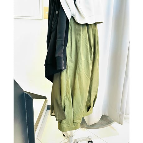 デザイナーブランドｇｏｍｍｅ　すそタック後ろチュールパンツ