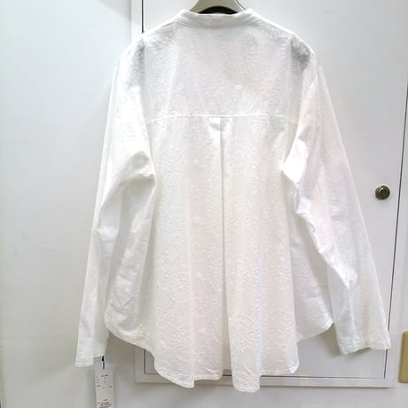 デザイナーズブランド　Ｑｒｅａｌ  コットン刺繍スタンドカラーブラウス