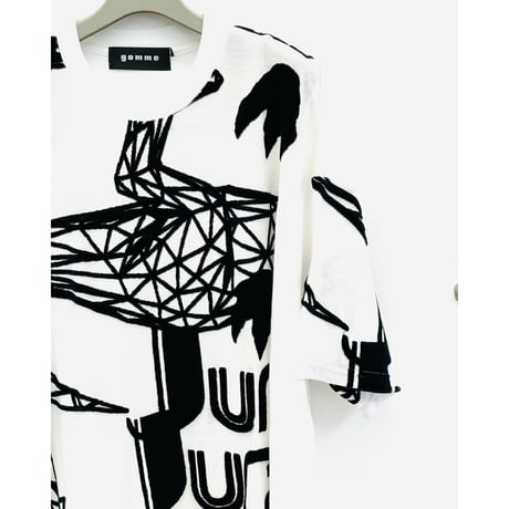 デザイナーブランドｇｏｍｍｅ　刺繍モダンビッグＴシャツ