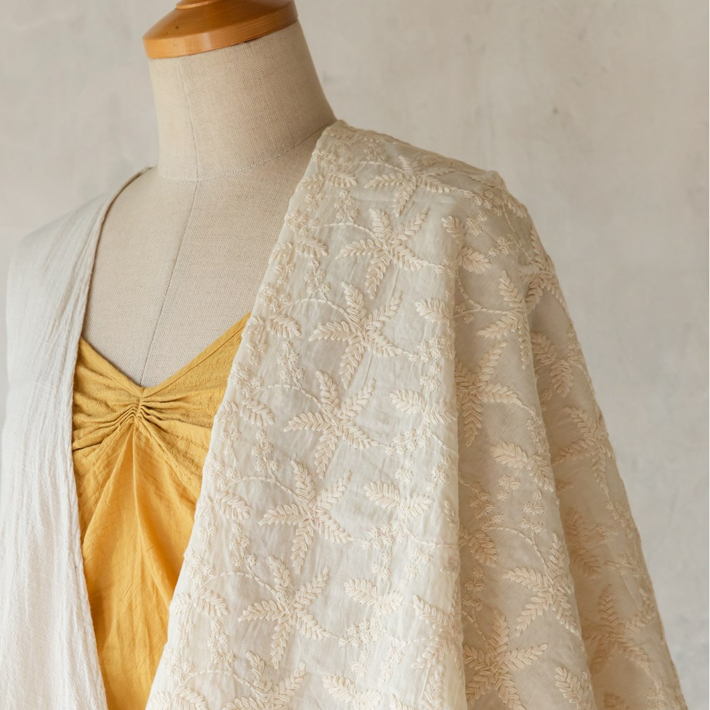 花畑になります　レアブルー系刺繍ショールと刺繍生地 セレクト生地「花畑刺繍」 生地販売 | design labo chica WEB SHOP