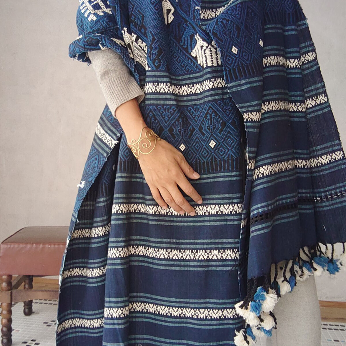 チェンマイマーケット2022年秋：インディゴ手織り手刺繍・大判ショール