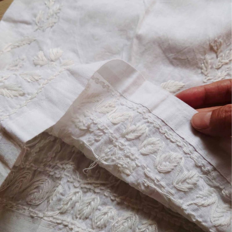 DOLCE&GABBANA DG刺繍 ホワイトパンツ 白 50 DOLCE&GABBANA DG刺繍 ホワイトパンツ 白 50 Dolce & Gabbana ポルカ