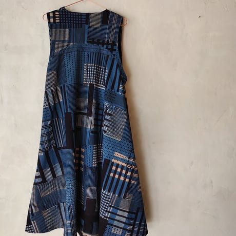 【星ヶ丘洋裁学校】Mami Tsuji Block print シーツ生地×「ノースリーブカシュクールワンピース」