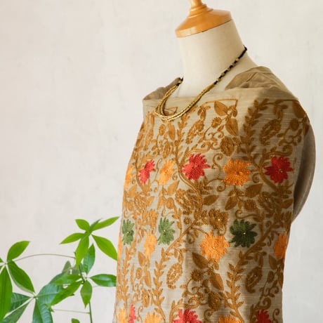 ドレスマテリアル・3点セット「花唐草刺繍」（スモーキーオレンジの花）