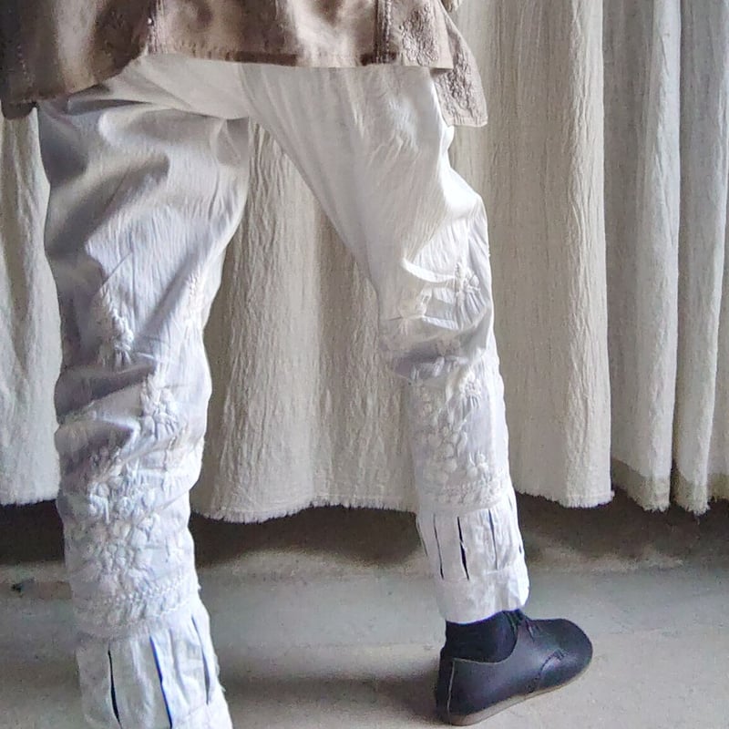 (新品)ホワイトパンツ ペンギン刺繍付き Sophitica ツイルハート刺繍パンツ(オフホワイト×95cm