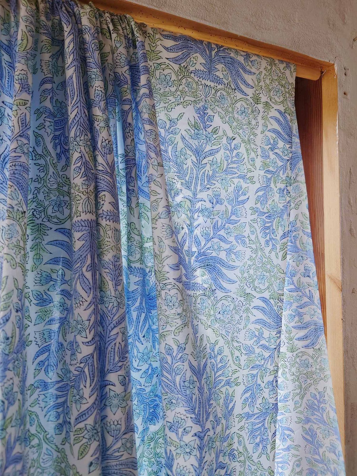 数量限定セレクト生地「サ勿忘草色(わすれなぐさいろ)の花柄 数量限定セレクト生地「サ勿忘草色(わすれなぐさいろ)の花柄