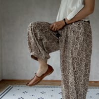 mogo「甘やかしパンツ」×MamiTsuji「バグルー村の太陽の花・黒」