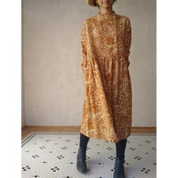 【萌暮】「サイドボタン・畑ワンピース」×Mami Tsuji 「生命の賛歌 土色」フリーサイズ