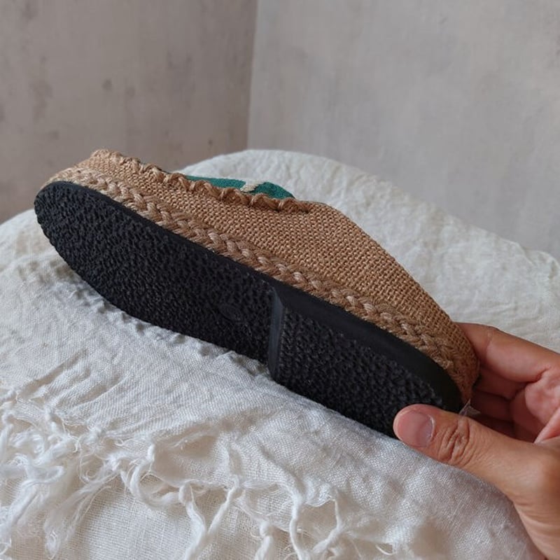 チェンマイマーケット2022年7月：プンプイさんの刺繍の手作り靴（22.5