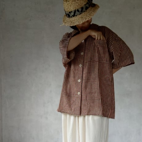 mogo「開襟シャツ」×MamiTsuji「ギンガムチェック・赤黒」