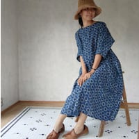 mogo「ギャザーワンピース」×MamiTsuji「バグルー村の太陽の花・青」