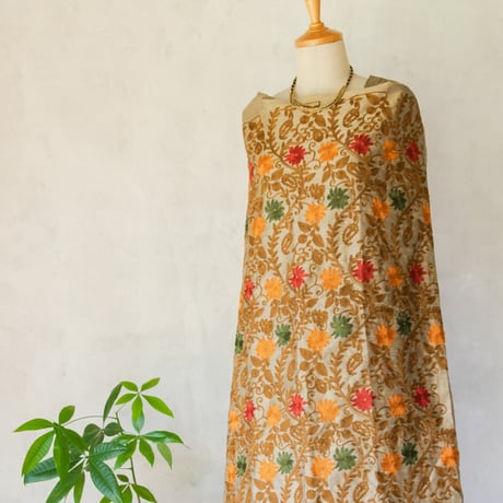 ドレスマテリアル・3点セット「花唐草刺繍」（スモーキーオレンジの花）