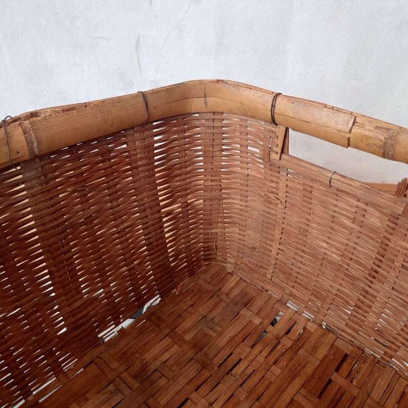 道具屋ここのつ・セレクト古道具「深めの四角かご」 | design labo