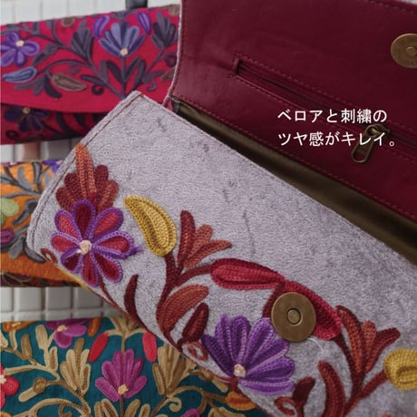 【カシミールバザール】刺繍のクラッチバッグ