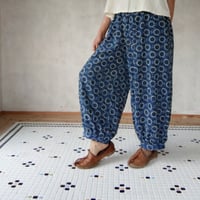 mogo「甘やかしパンツ」×MamiTsuji「バグルー村の太陽の花・青」