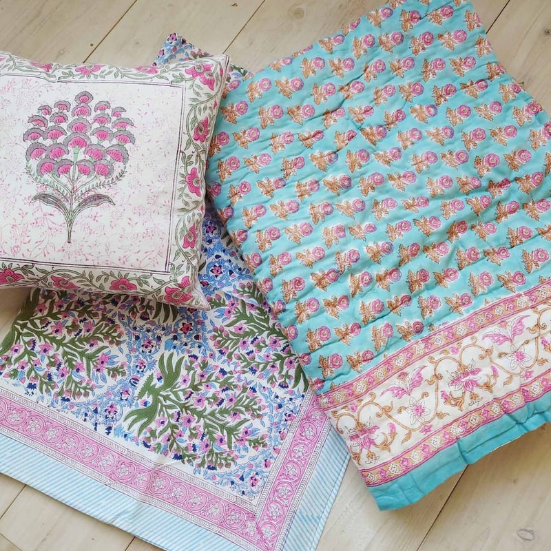 ジャイプールキルト・シングルお布団「スカイブルーとピンクの花