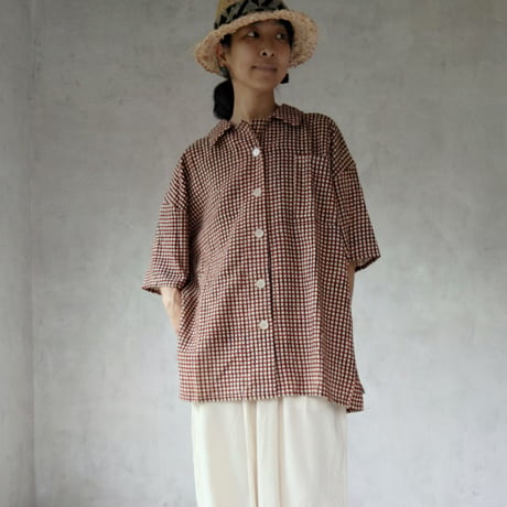 mogo「開襟シャツ」×MamiTsuji「ギンガムチェック・赤黒」