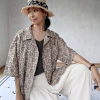 mogo「開襟シャツ」×MamiTsuji「バグルー村の太陽の花・黒」