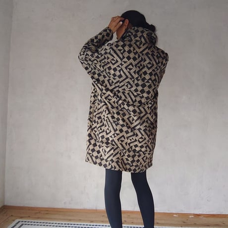 mogo「コクーンコート」×MamiTsuji「都市の成り立ち・黒キャンバス地」