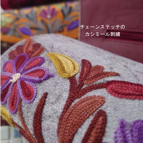 【カシミールバザール】刺繍のクラッチバッグ