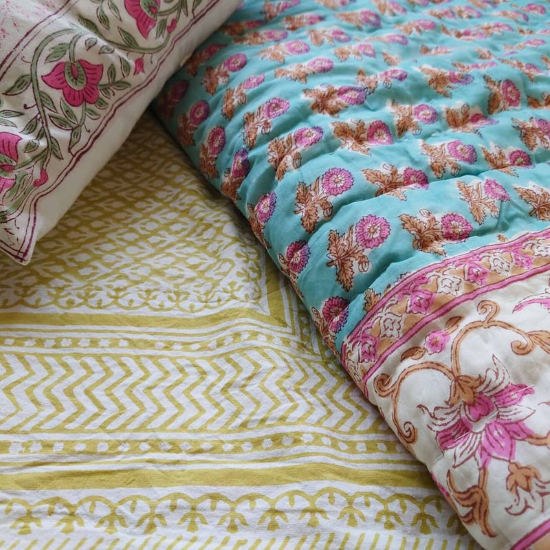 ジャイプールキルト・シングルお布団「スカイブルーとピンクの花