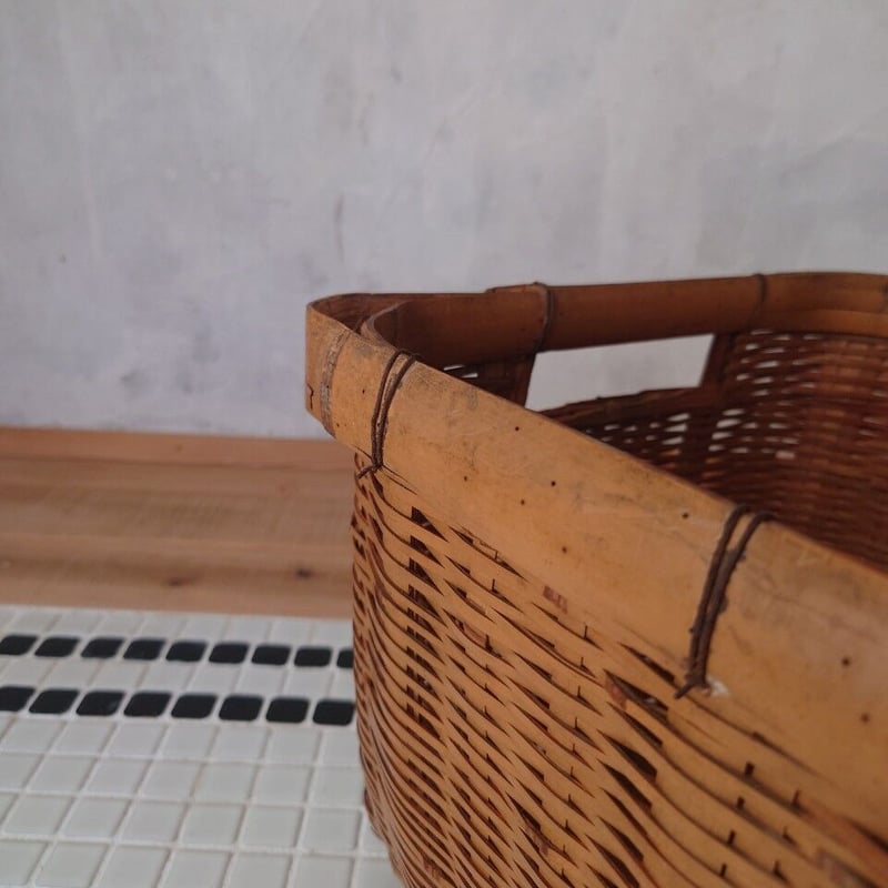 道具屋ここのつ・セレクト古道具「深めの四角かご」 | design labo