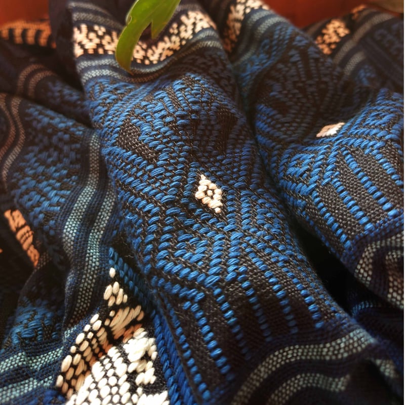 【新品】プリーツ　ショール　ヘンプ麻　モン族　手仕事　麻　手染め　チェンマイ 新品】プリーツ ショール ヘンプ麻 モン族 手仕事 麻 手染め